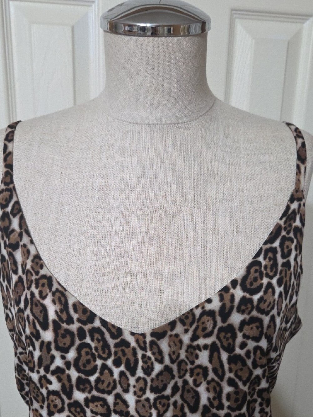 White House Black Market Reversible Tank. - Picture 2 of 6